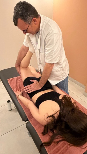 Ostéopathe en consultation
